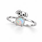 Bague Chien Opale argentée sur fond blanc