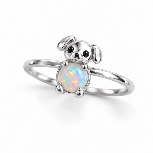 Bague Chien Opale argentée sur fond blanc