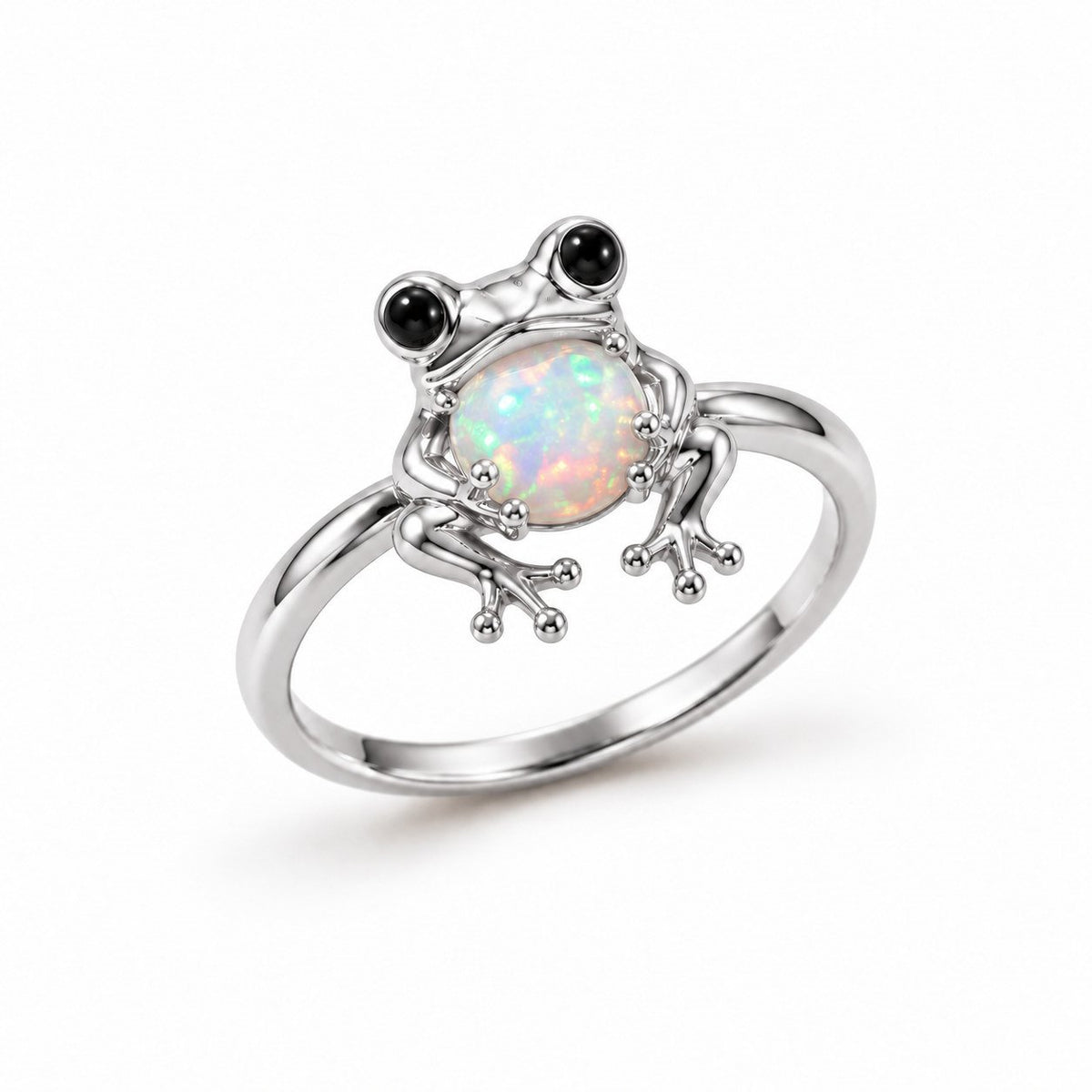 Bague Grenouille Opale argentée sur fond blanc
