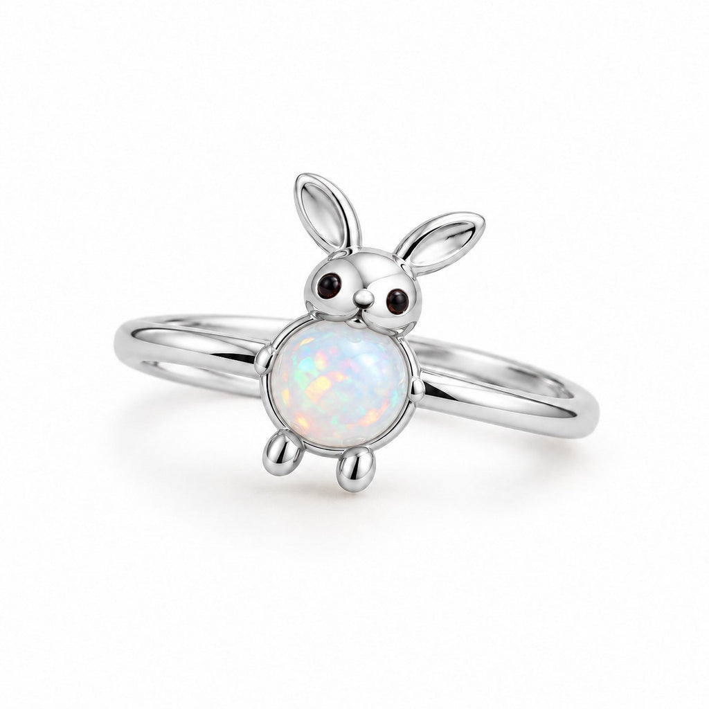 Bague Lapin Opale argentée sur fond blanc