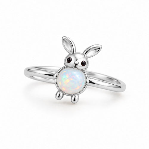 Bague Lapin Opale argentée sur fond blanc