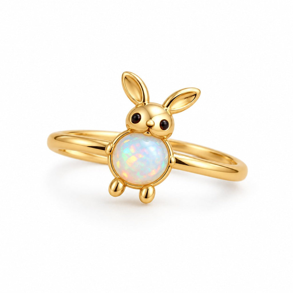 Bague Lapin Opale dorée sur fond blanc