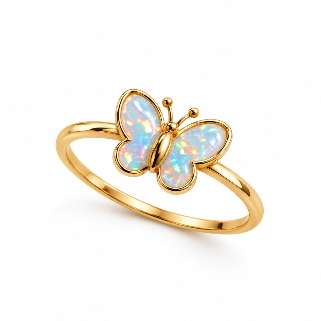 Bague Papillon Opale dorée sur fond blanc