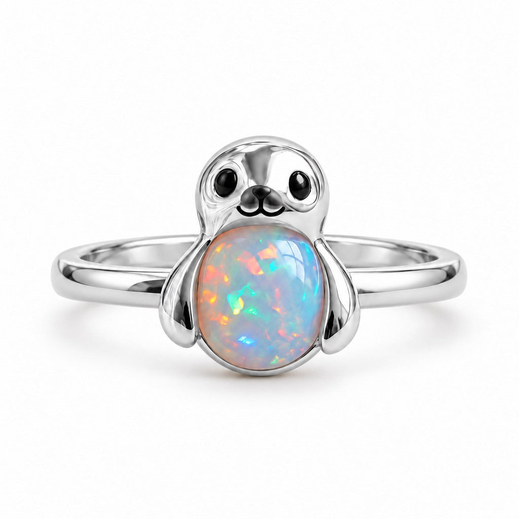 Bague Phoque Opale argentée sur fond blanc