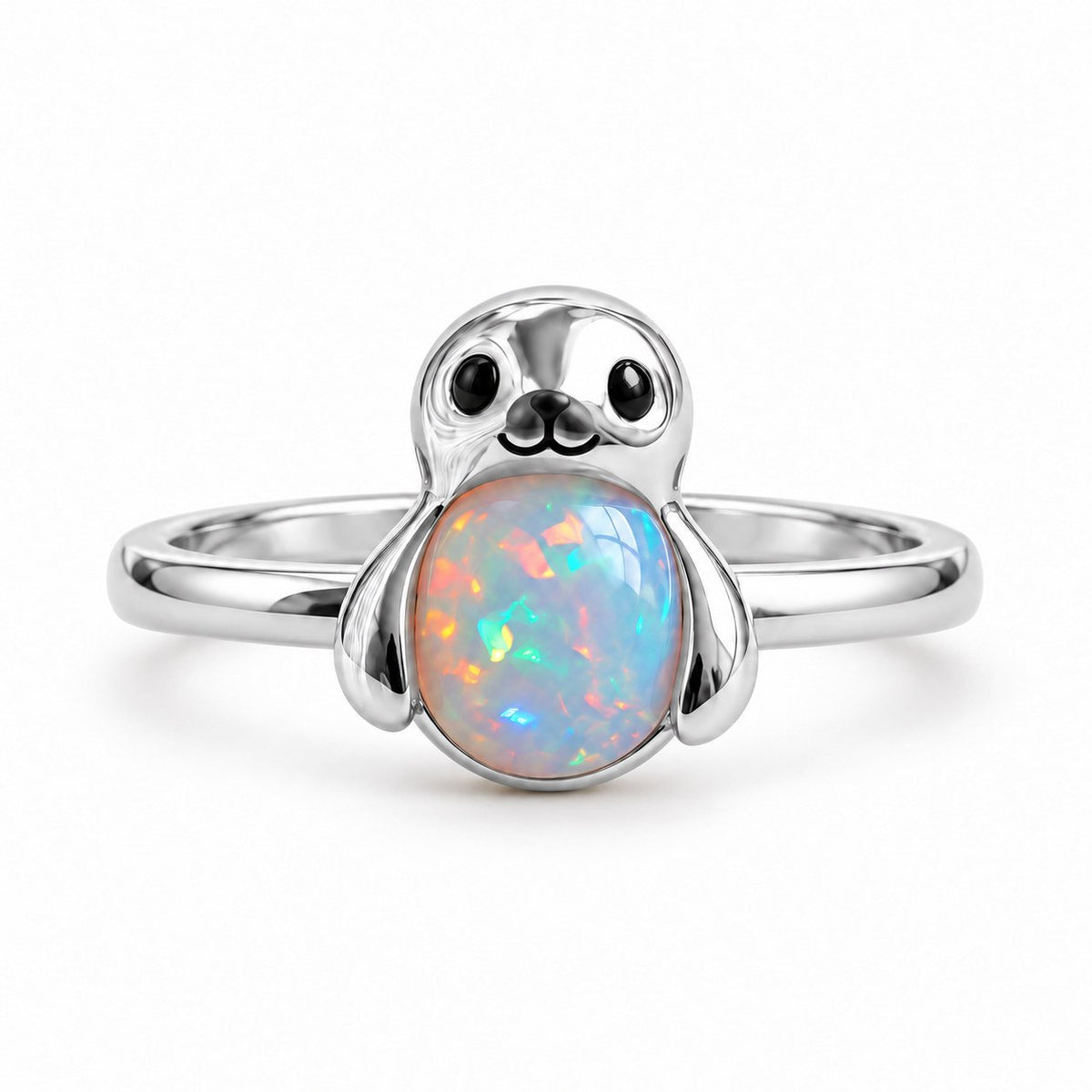 Bague Phoque Opale argentée sur fond blanc