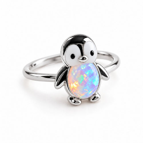 Bague Pingouin Opale argentée sur fond blanc