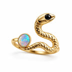 Bague Serpent Spirale Opale dorée sur fond blanc