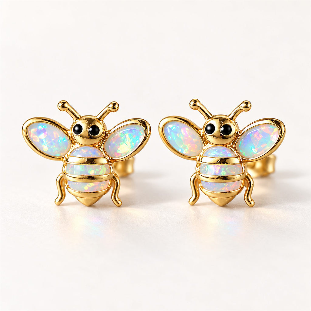 Boucles d'oreilles Abeille Mopaline, paire vue de face sur fond clair