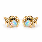 Boucles d'oreilles Araignée Opale dorées, la paire sur fond blanc