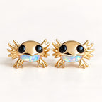 Boucles d'oreilles Axolotl Mopaline, paire vue de face sur fond clair