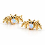Boucles d'oreilles Chauve-souris Opale dorées, la paire sur fond blanc