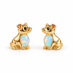 Boucles d'oreilles Chien Opale dorées, la paire sur fond blanc