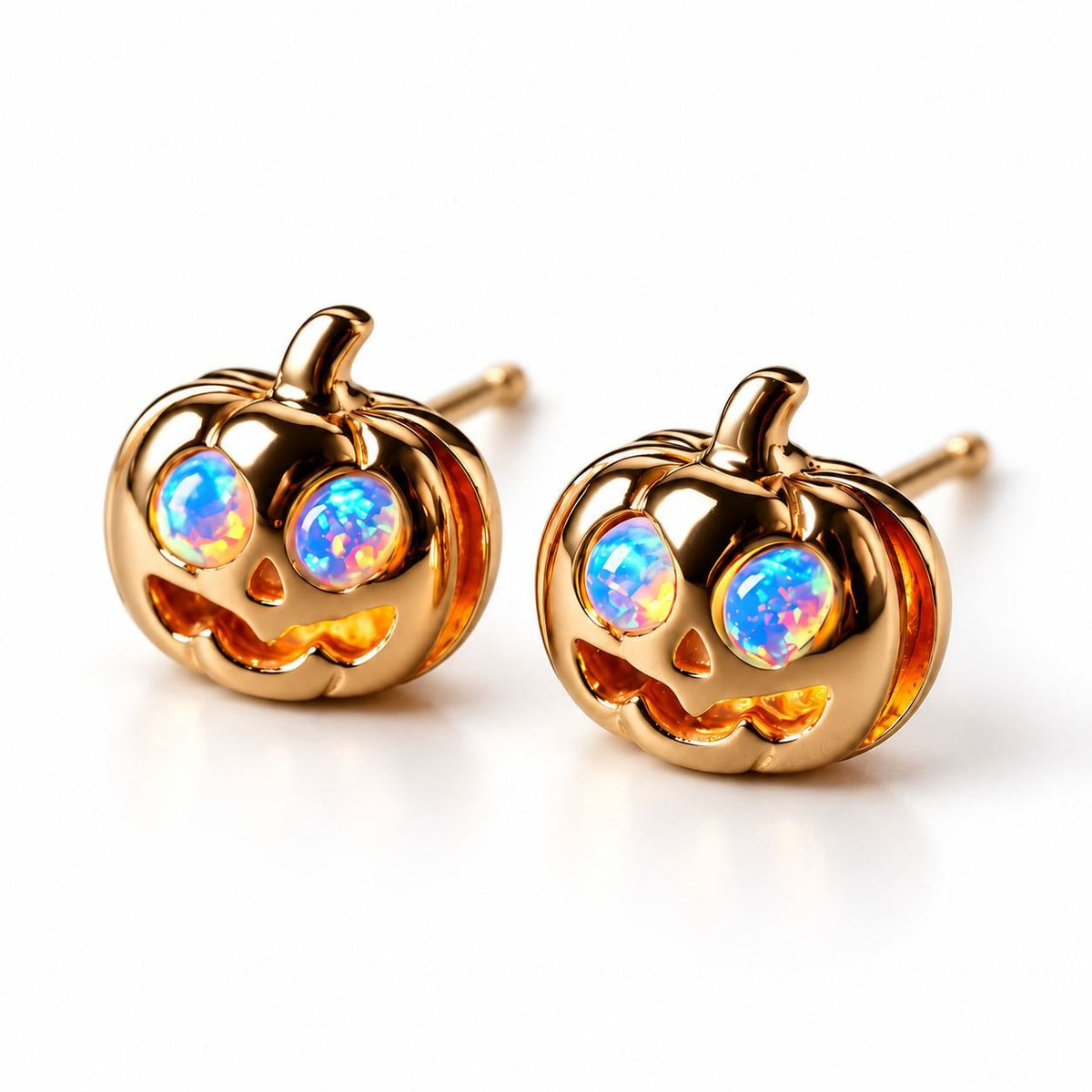 Boucles d'oreilles Citrouille Opale dorées, la paire sur fond blanc