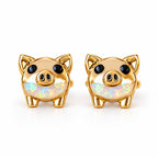 Boucles d'oreilles Cochon Opale dorées, la paire sur fond blanc