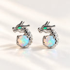 Boucles d'oreilles Dragon Mopaline, paire vue de face sur fond clair