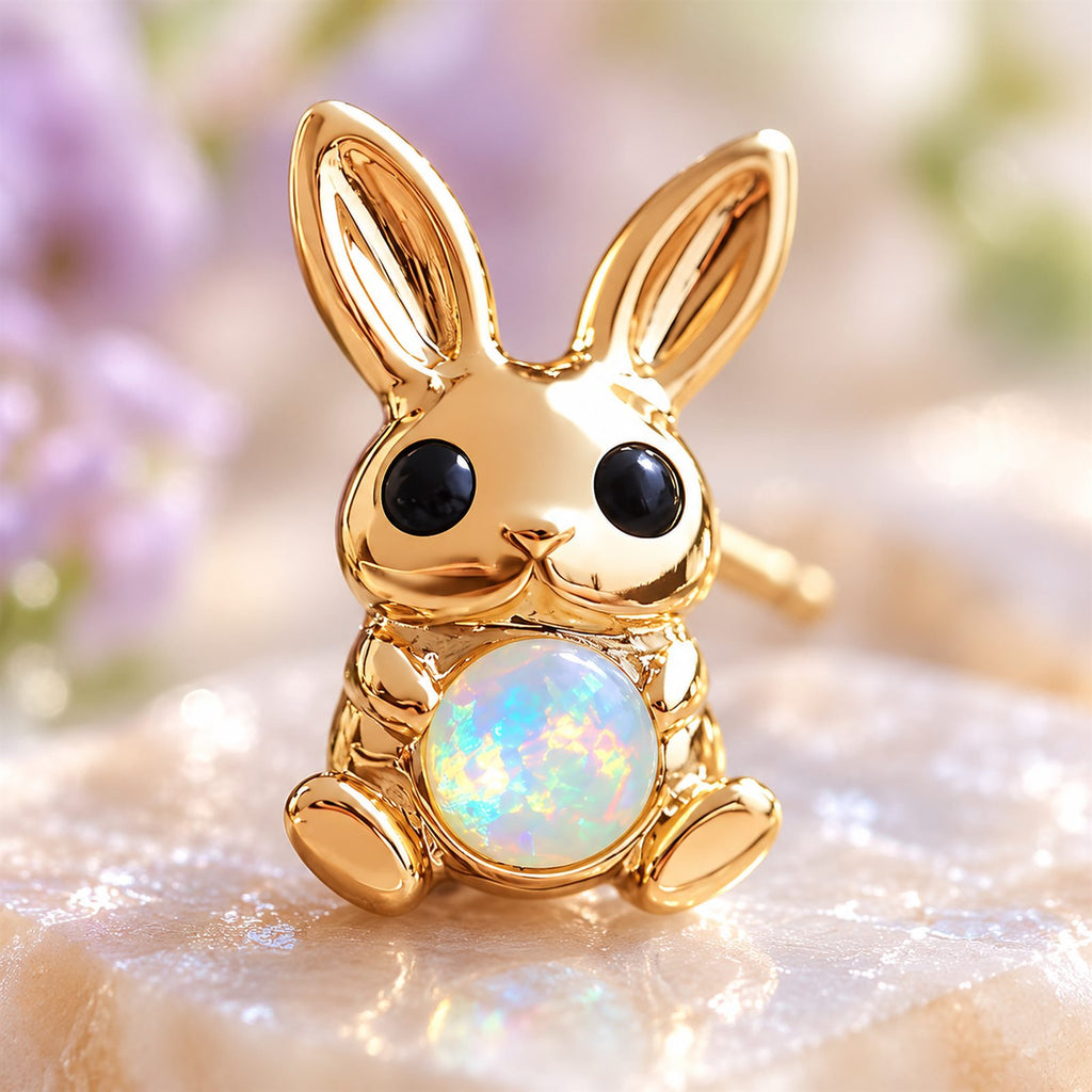 Boucles d'oreilles Lapin Mopaline, gros plan sur les reflets opalins
