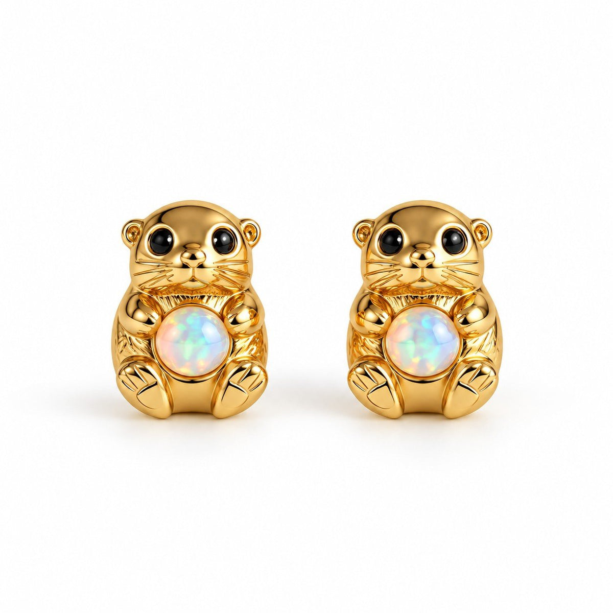 Boucles d'oreilles Loutre Opale dorées, la paire sur fond blanc