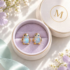 Boucles d'oreilles Pingouin Mopaline, présentées dans leur coffret cadeau