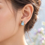 Boucles d'oreilles Pingouin Mopaline, portées à l'oreille