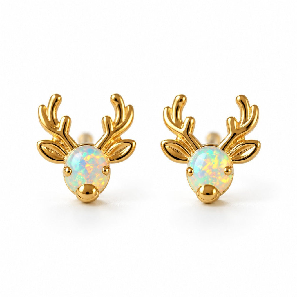 Boucles d'oreilles Tête de Cerf Opale dorées, la paire sur fond blanc