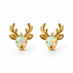 Boucles d'oreilles Tête de Cerf Opale dorées, la paire sur fond blanc