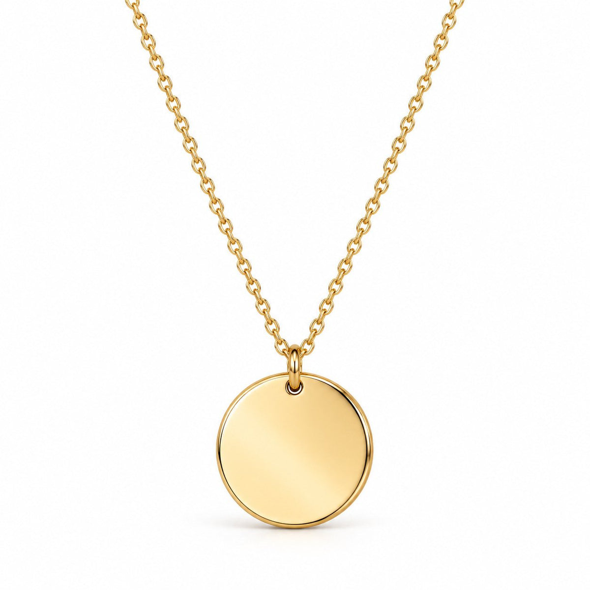Collier Médaille Personnalisé doré, pendentif et chaîne sur fond blanc