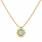 Collier Soleil Opale doré, pendentif et chaîne sur fond blanc